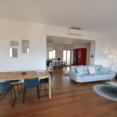 Close To The Lake, With Panoramic Balconies Holiday home