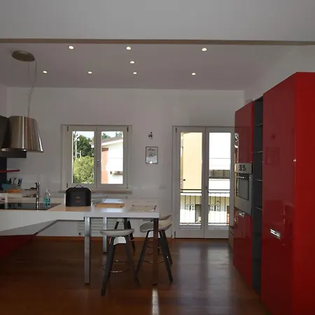 In A Prime Location On Maggiore Апартаменты Вербания