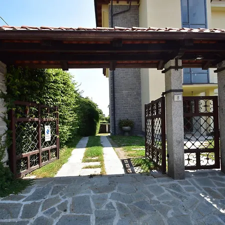In A Prime Location On Maggiore Apartament *