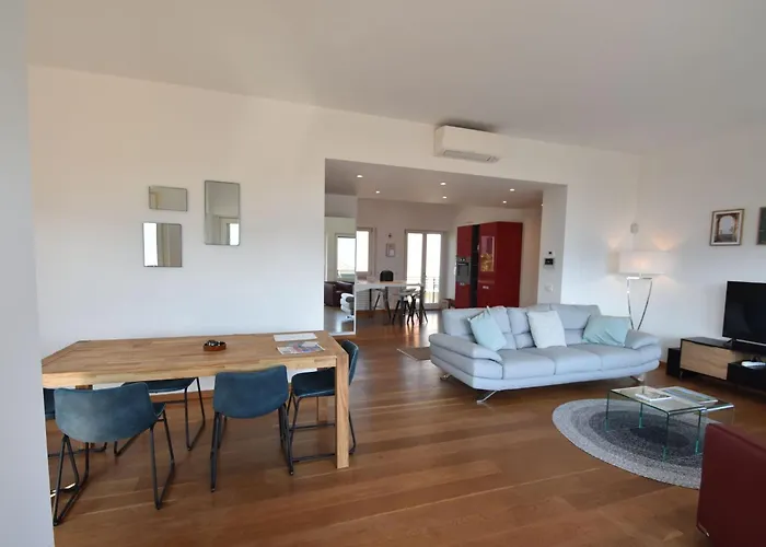 In A Prime Location On Maggiore Apartmán